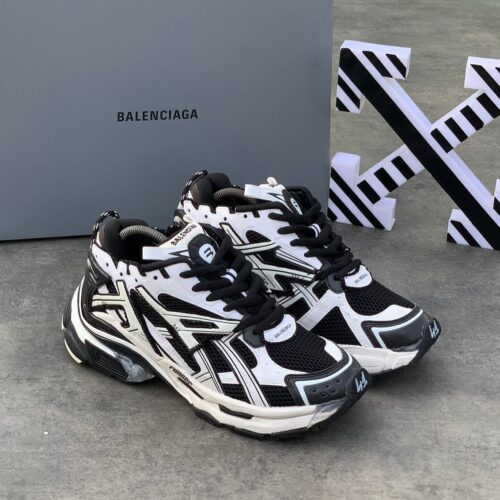 Discover the latest arrivals from renowned brands like Balenciaga, with unbeatable deals and fast shipping.