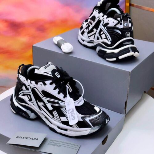 Discover the latest arrivals from renowned brands like Balenciaga, with unbeatable deals and fast shipping.