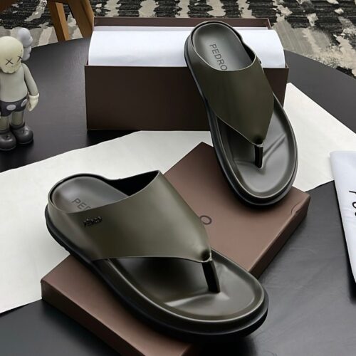 The Pedro Slides offer a perfect combination of luxury, comfort, and modern elegance. Crafted from premium materials with a cushioned footbed and sleek design, they are ideal for both casual and sophisticated wear.