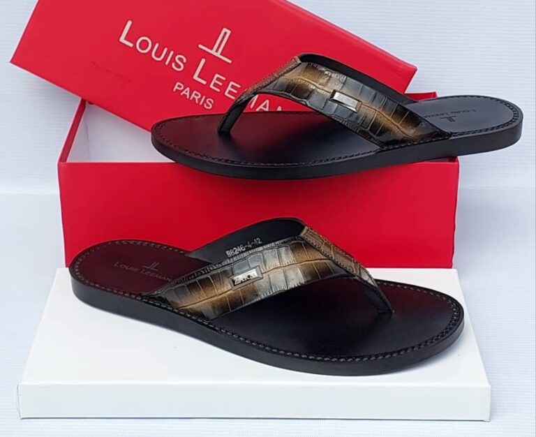 Luxurious men's flip-flops in a stylish and comfortable design, perfect for everyday wear or special occasions. Designed by Louis Lee, these flip-flops are made with premium leather and crocodile skin texture.