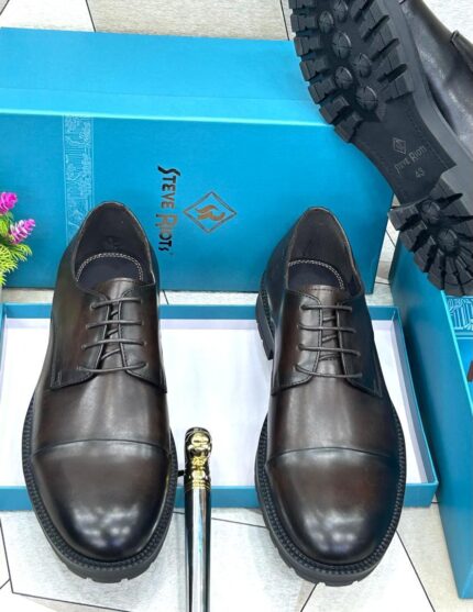 The STEVE RIOTTIS Men's Dress Shoe combines sharp Italian styling with premium craftsmanship, offering a polished look in rich leather for formal and sophisticated occasions.