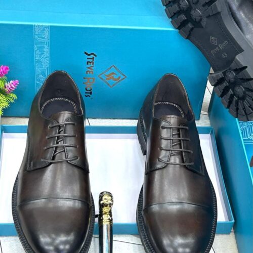 The STEVE RIOTTIS Men's Dress Shoe combines sharp Italian styling with premium craftsmanship, offering a polished look in rich leather for formal and sophisticated occasions.