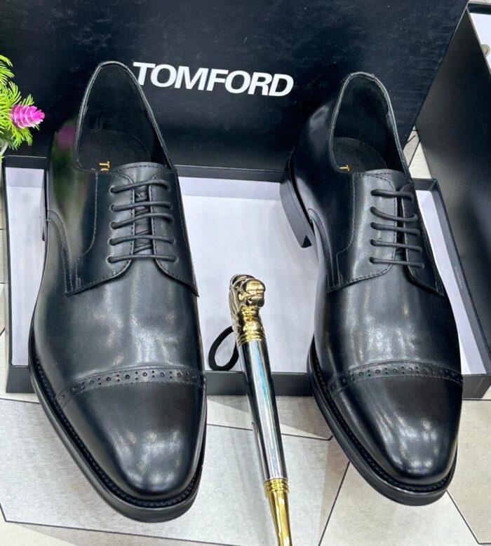 The Black Tom Ford Leather Shoe exudes modern luxury, crafted from premium leather with impeccable tailoring for a sharp, sophisticated finish.