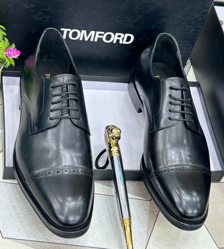 The Black Tom Ford Leather Shoe exudes modern luxury, crafted from premium leather with impeccable tailoring for a sharp, sophisticated finish.