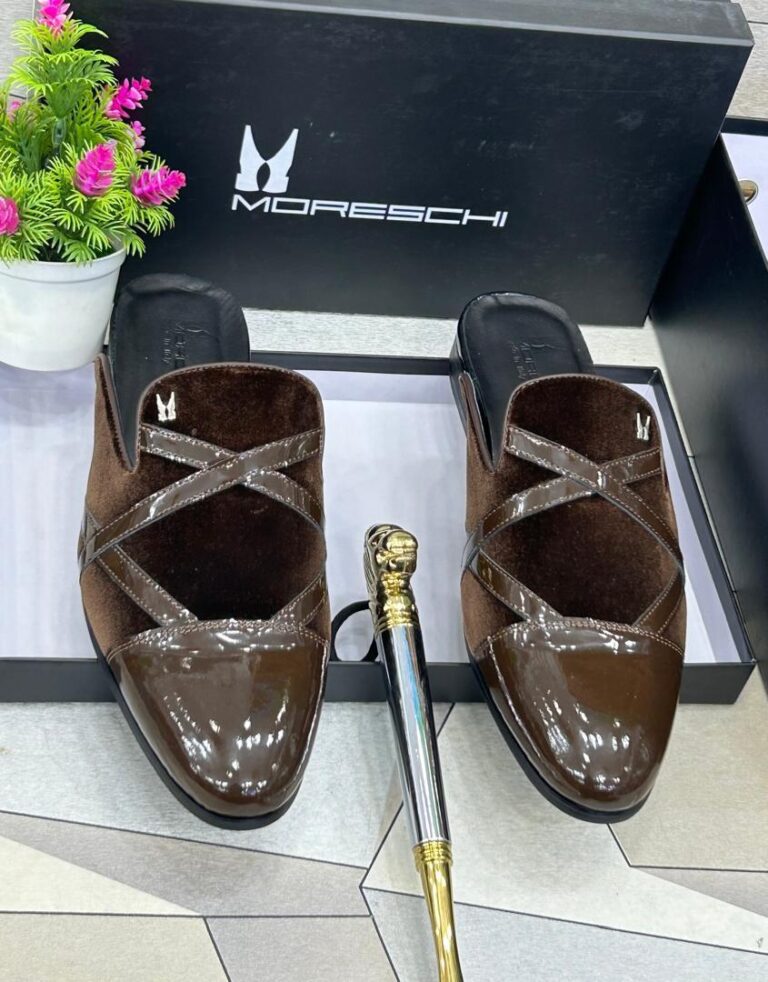 The Moreschi men's mules blend Italian sophistication with modern comfort, featuring a sleek slip-on design crafted from premium leather for effortless style.