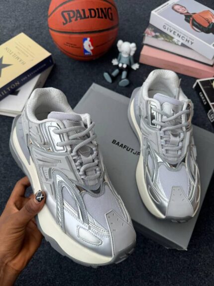 Aura Silver Trainer