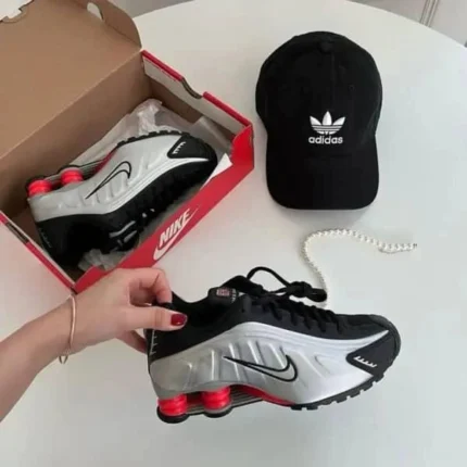 Nike Shox R4 Sneakers
