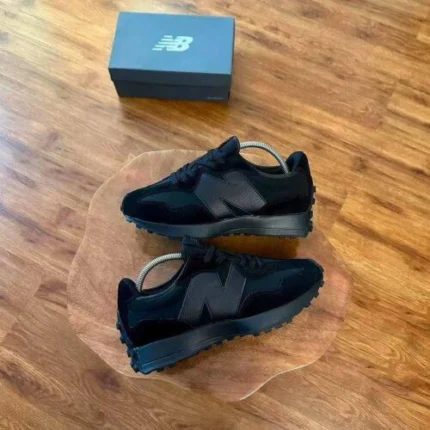 New Balance 327 triple Sneakers