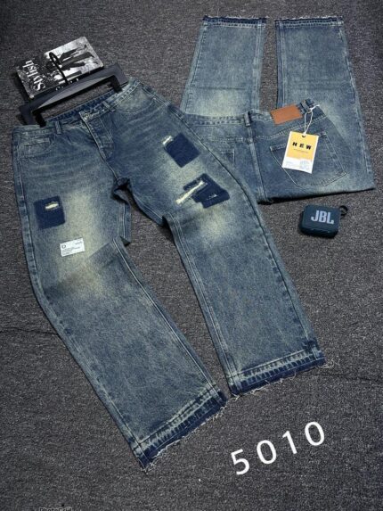 Retro-style Distressed Jeans